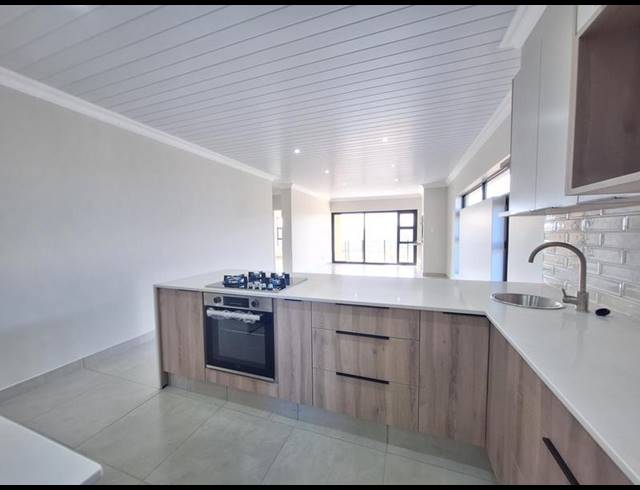 3 BEDROOM TOWNHOUSE FOR SALE IN ISLAND VIEW